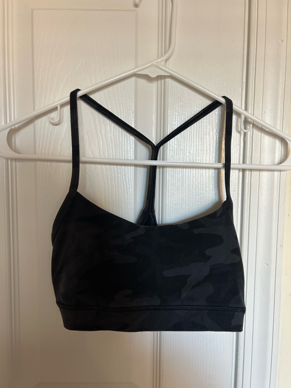BLACK CAMO LULULEMON SPORTS BRA.